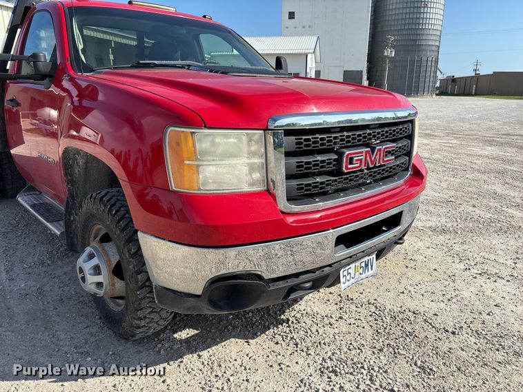 image for item FC1758 2011 GMC Sierra 3500 flatbed pickup truck