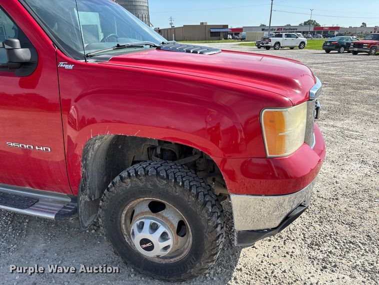 image for item FC1758 2011 GMC Sierra 3500 flatbed pickup truck
