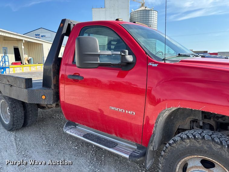 image for item FC1758 2011 GMC Sierra 3500 flatbed pickup truck