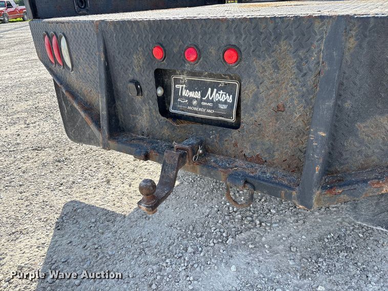 image for item FC1758 2011 GMC Sierra 3500 flatbed pickup truck