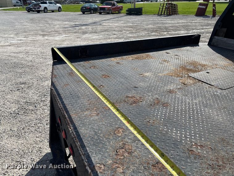 image for item FC1758 2011 GMC Sierra 3500 flatbed pickup truck