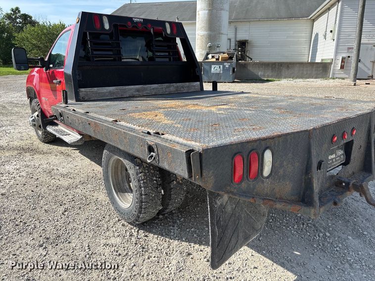 image for item FC1758 2011 GMC Sierra 3500 flatbed pickup truck