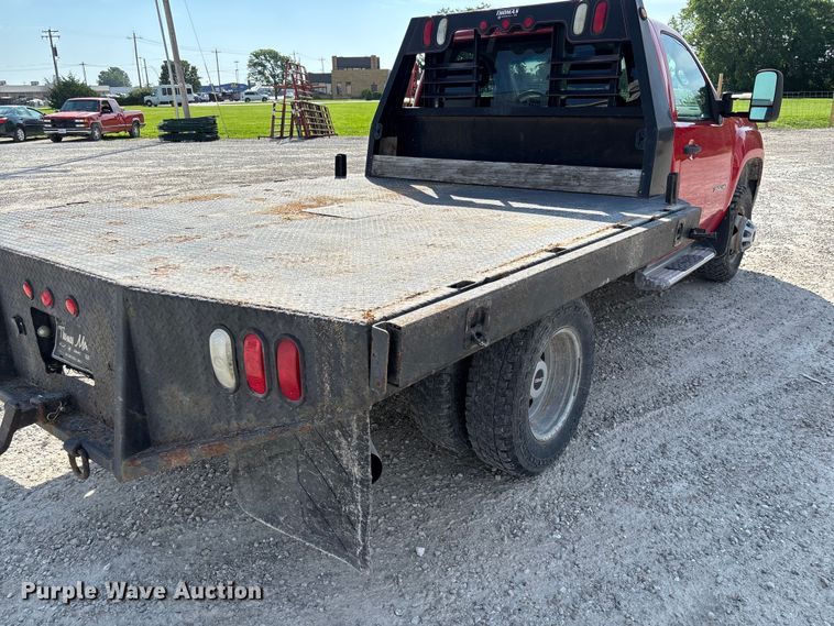 image for item FC1758 2011 GMC Sierra 3500 flatbed pickup truck