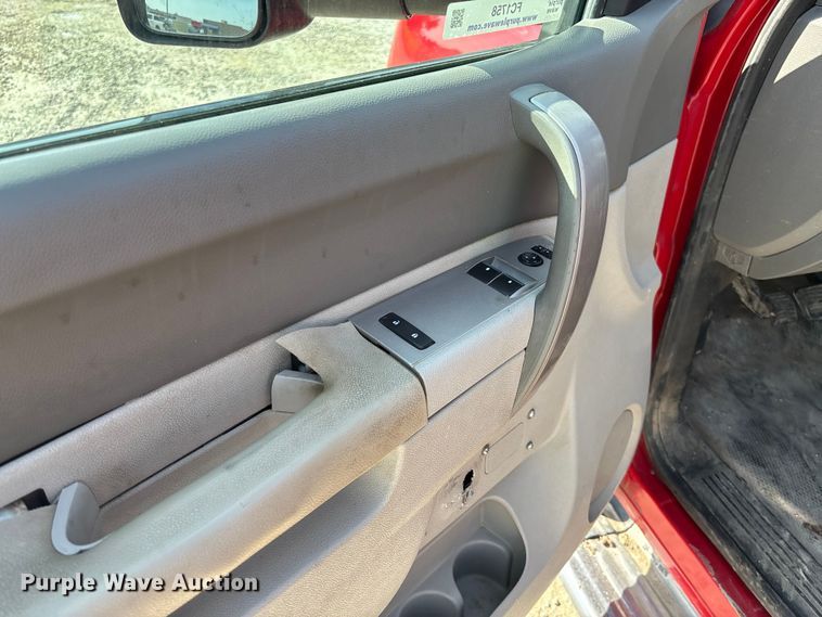 image for item FC1758 2011 GMC Sierra 3500 flatbed pickup truck