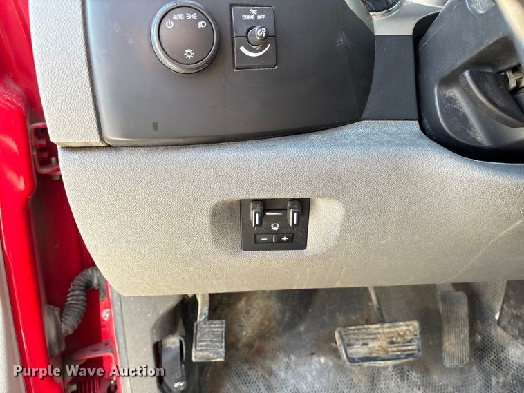 image for item FC1758 2011 GMC Sierra 3500 flatbed pickup truck