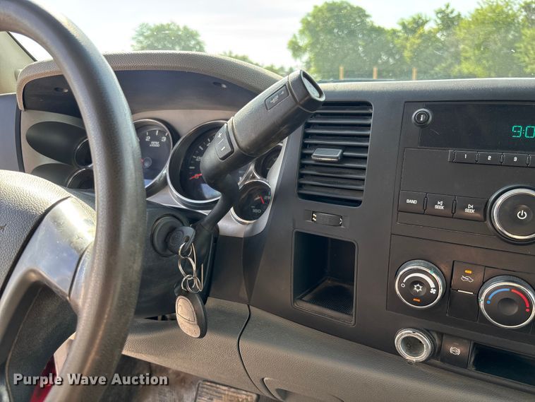 image for item FC1758 2011 GMC Sierra 3500 flatbed pickup truck