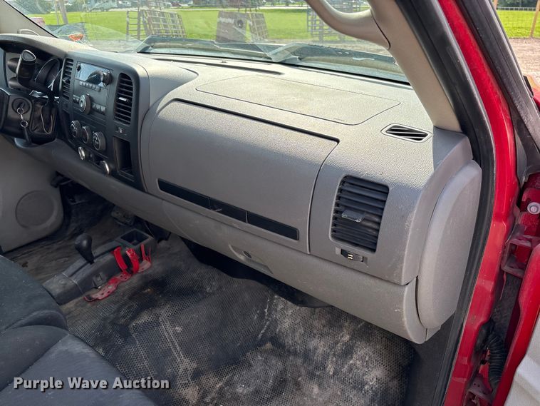 image for item FC1758 2011 GMC Sierra 3500 flatbed pickup truck