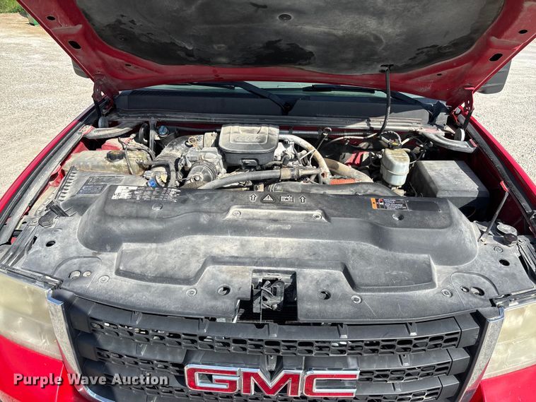 image for item FC1758 2011 GMC Sierra 3500 flatbed pickup truck