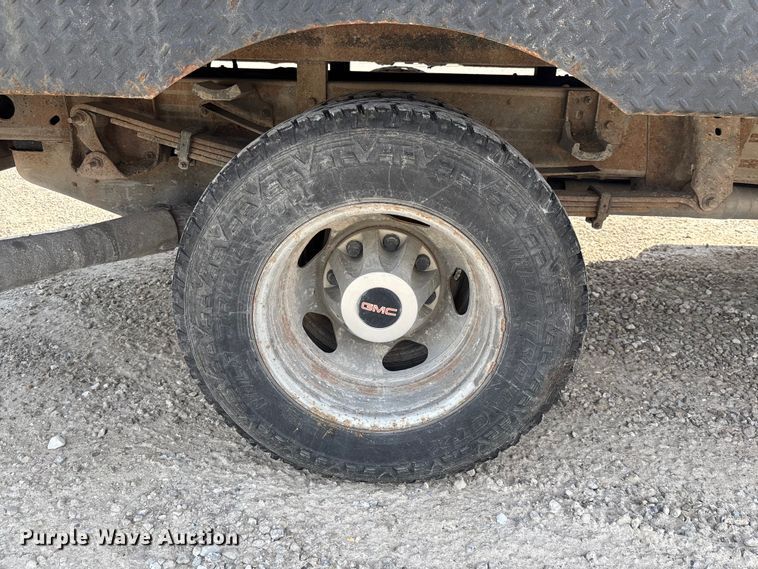 image for item FC1758 2011 GMC Sierra 3500 flatbed pickup truck