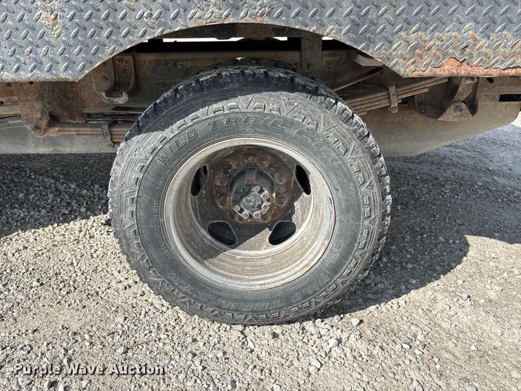 image for item FC1758 2011 GMC Sierra 3500 flatbed pickup truck