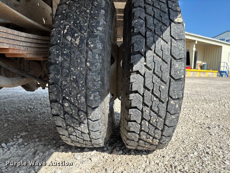 image for item FC1758 2011 GMC Sierra 3500 flatbed pickup truck