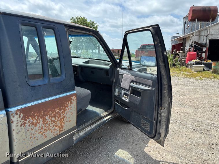 image for item FC1763 1991 Ford F150 Ext. Cab pickup truck