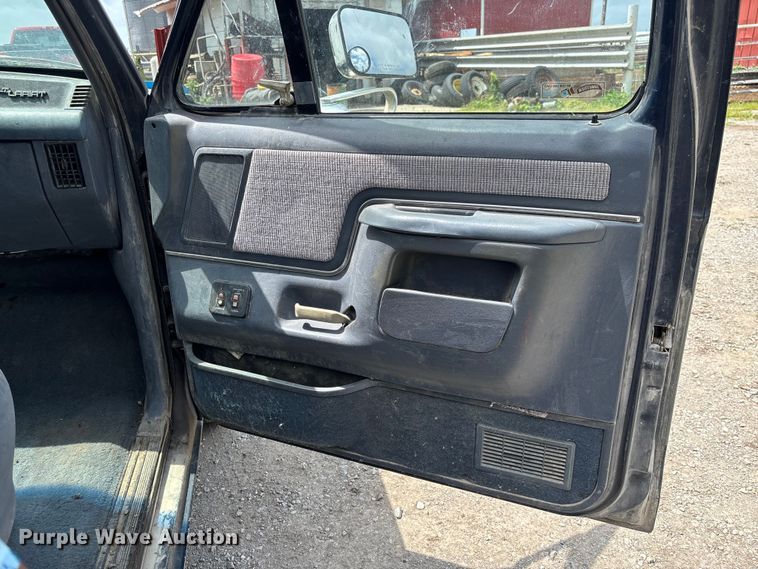 image for item FC1763 1991 Ford F150 Ext. Cab pickup truck