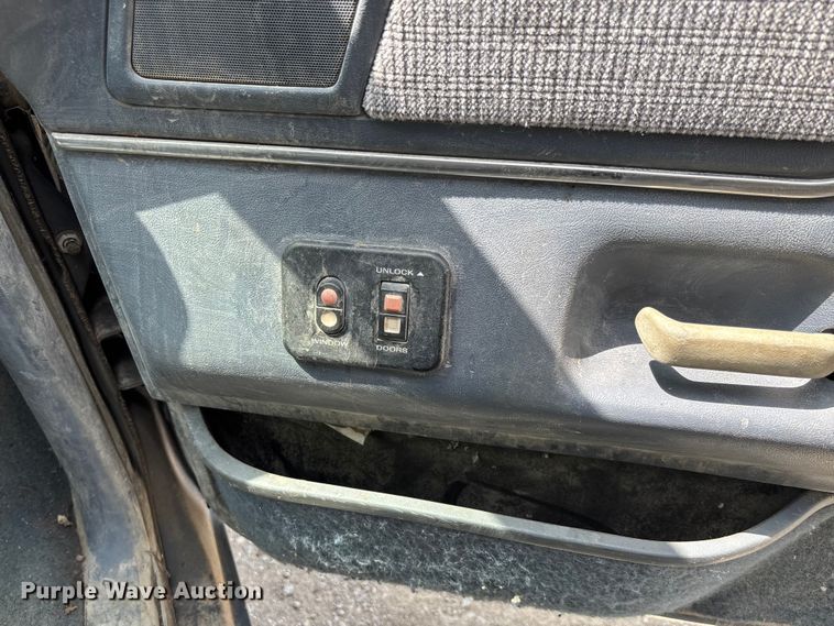 image for item FC1763 1991 Ford F150 Ext. Cab pickup truck