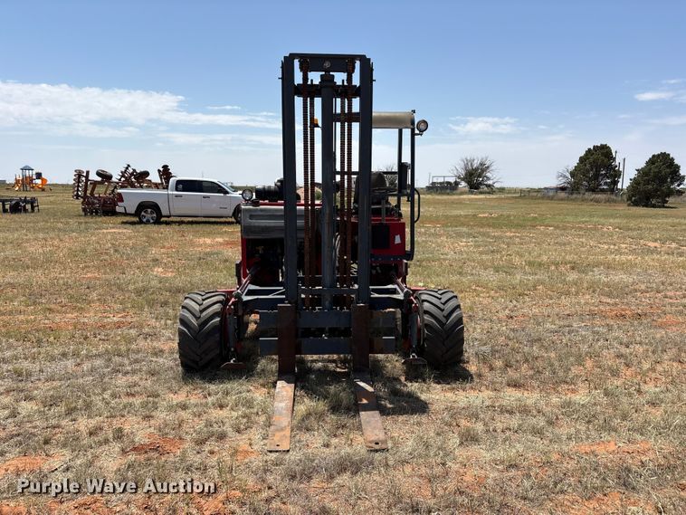 image for item FC2449 2004 Moffett M5500 forklift