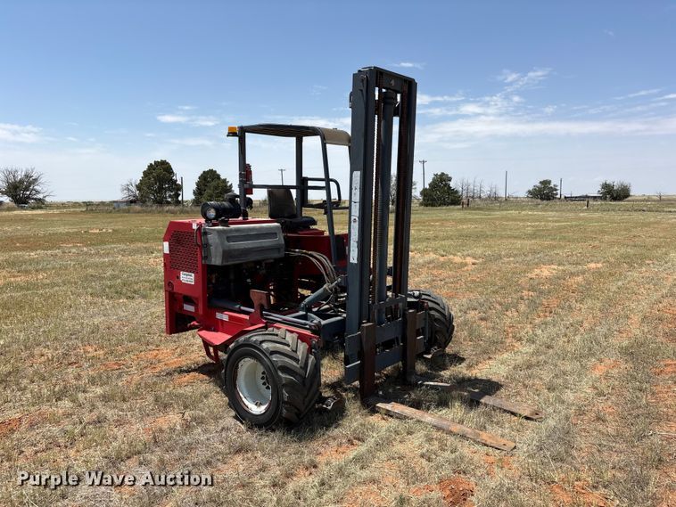 image for item FC2449 2004 Moffett M5500 forklift