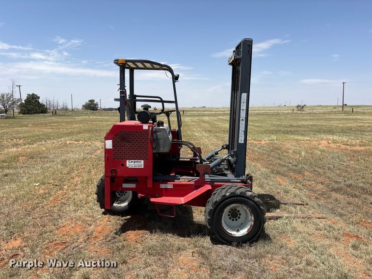 image for item FC2449 2004 Moffett M5500 forklift
