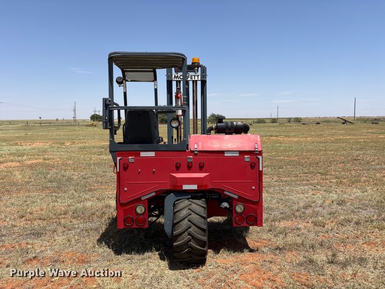 image for item FC2449 2004 Moffett M5500 forklift