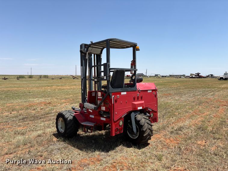 image for item FC2449 2004 Moffett M5500 forklift