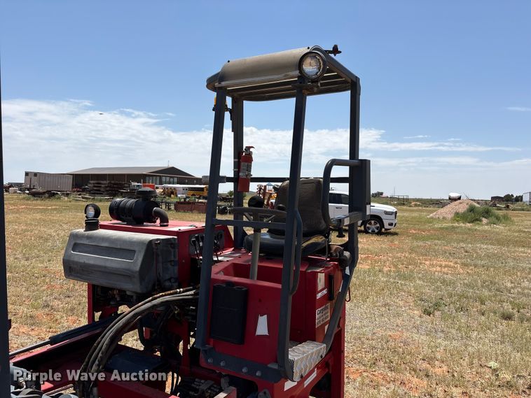 image for item FC2449 2004 Moffett M5500 forklift