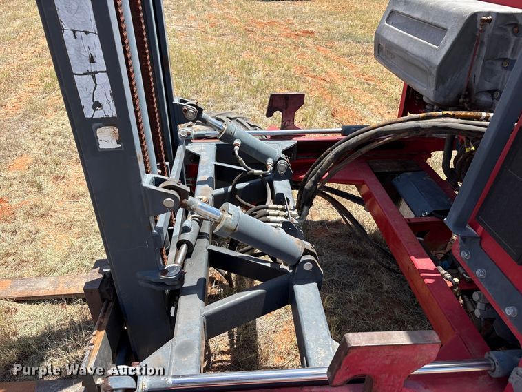 image for item FC2449 2004 Moffett M5500 forklift