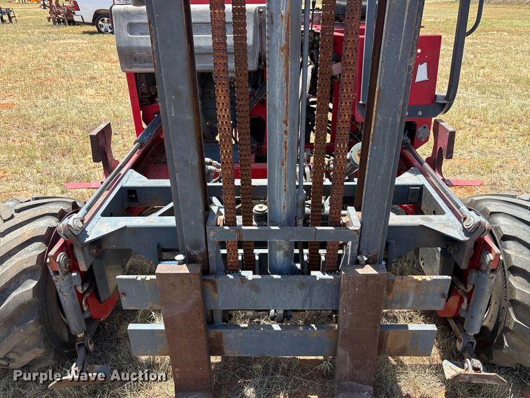 image for item FC2449 2004 Moffett M5500 forklift
