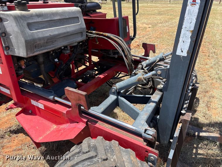 image for item FC2449 2004 Moffett M5500 forklift