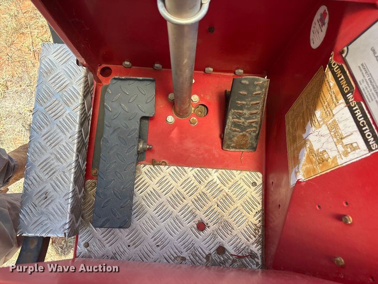 image for item FC2449 2004 Moffett M5500 forklift
