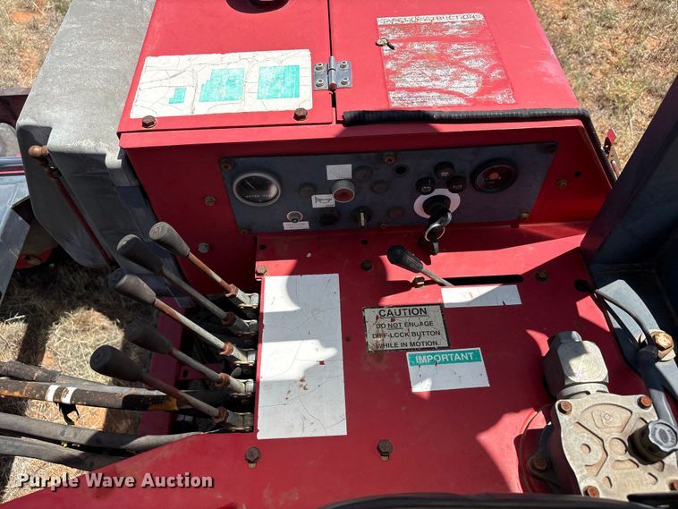 image for item FC2449 2004 Moffett M5500 forklift