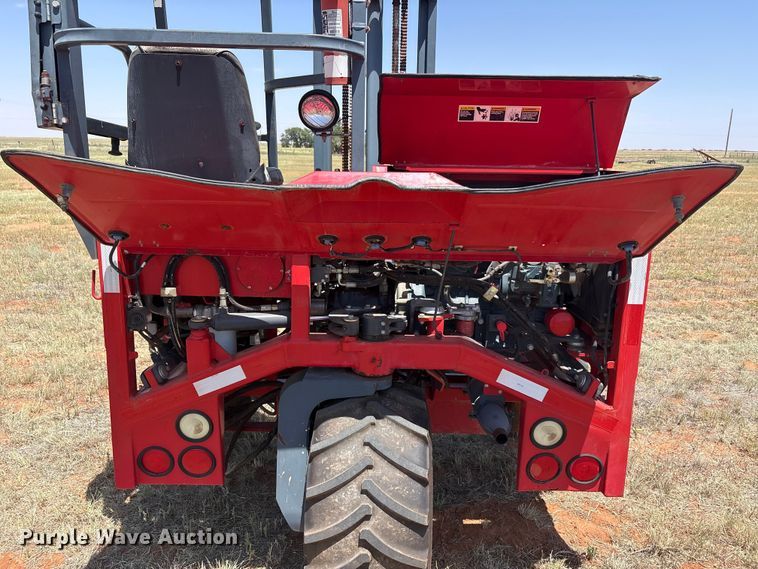 image for item FC2449 2004 Moffett M5500 forklift