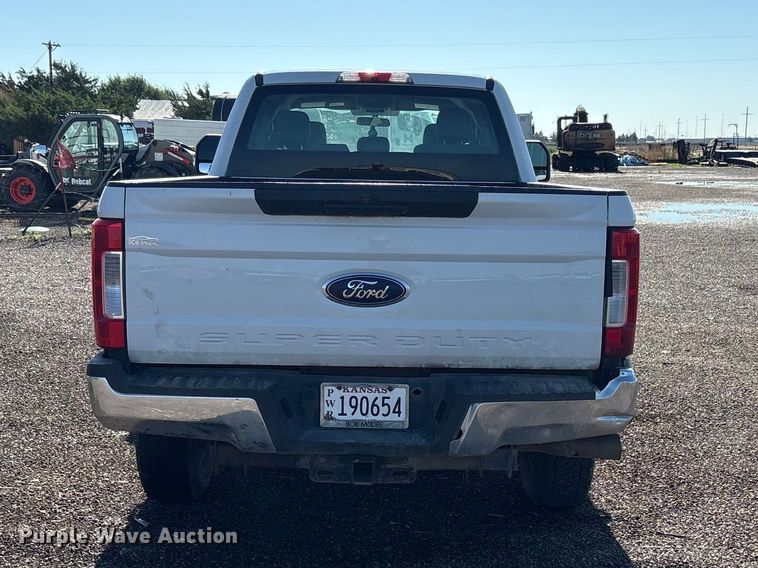 image for item FC2487 2019 Ford F250 Super Duty Crew Cab pickup truck