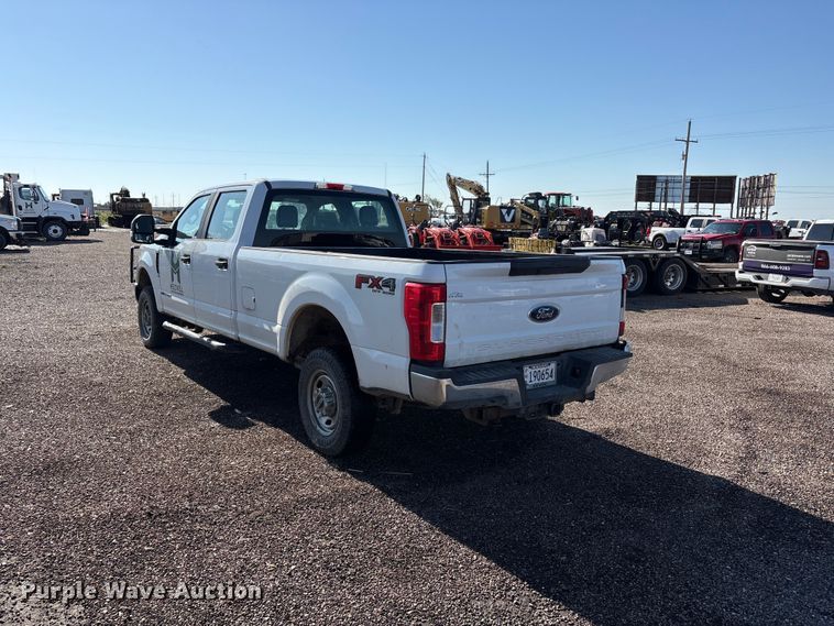 image for item FC2487 2019 Ford F250 Super Duty Crew Cab pickup truck