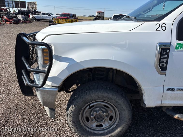 image for item FC2487 2019 Ford F250 Super Duty Crew Cab pickup truck