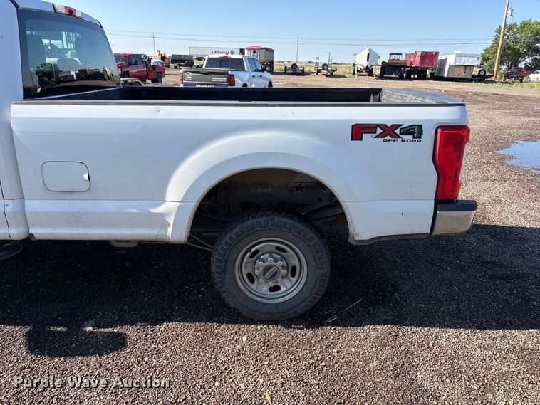 image for item FC2487 2019 Ford F250 Super Duty Crew Cab pickup truck
