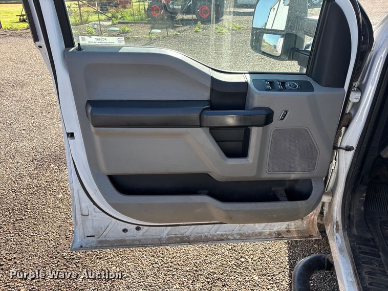 image for item FC2487 2019 Ford F250 Super Duty Crew Cab pickup truck
