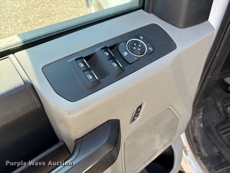 image for item FC2487 2019 Ford F250 Super Duty Crew Cab pickup truck