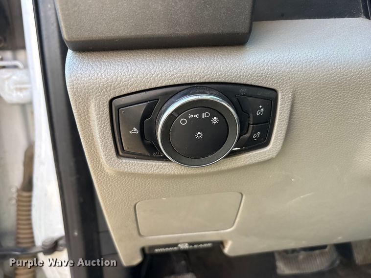 image for item FC2487 2019 Ford F250 Super Duty Crew Cab pickup truck