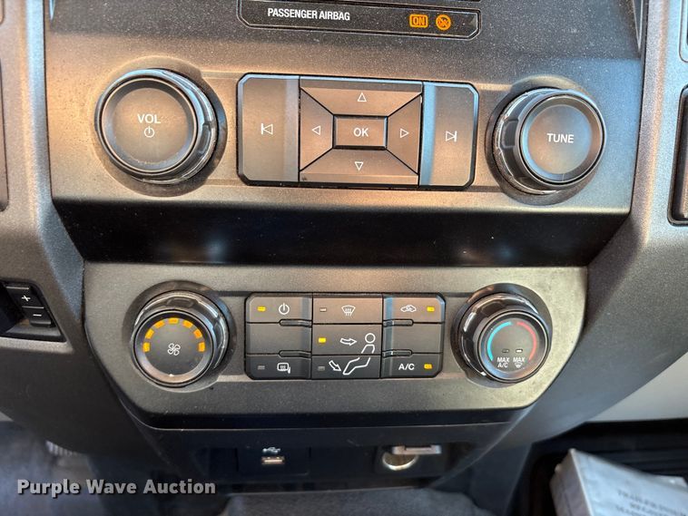 image for item FC2487 2019 Ford F250 Super Duty Crew Cab pickup truck