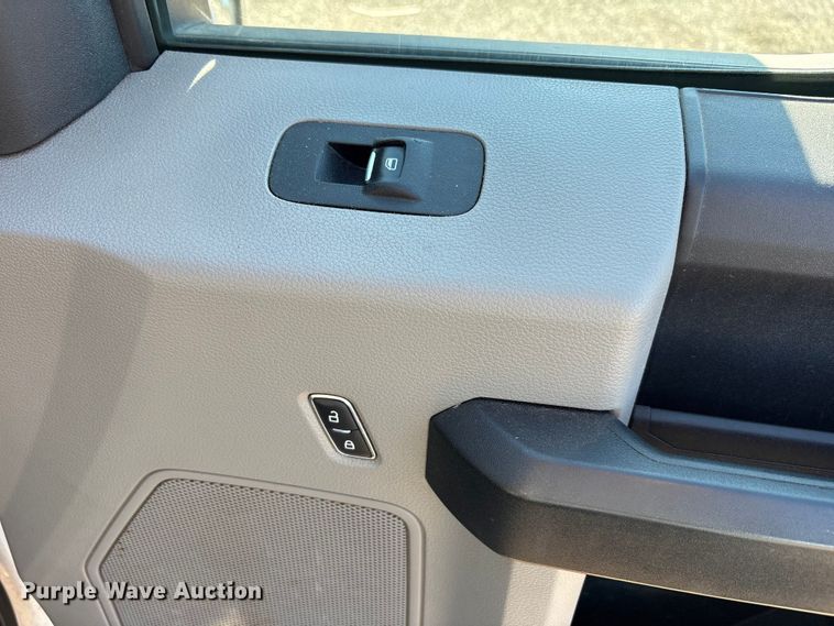 image for item FC2487 2019 Ford F250 Super Duty Crew Cab pickup truck
