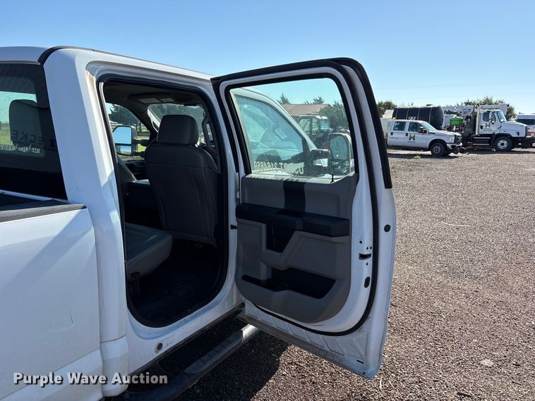image for item FC2487 2019 Ford F250 Super Duty Crew Cab pickup truck