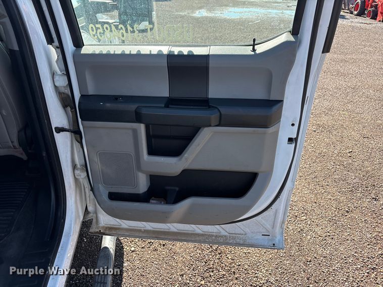 image for item FC2487 2019 Ford F250 Super Duty Crew Cab pickup truck