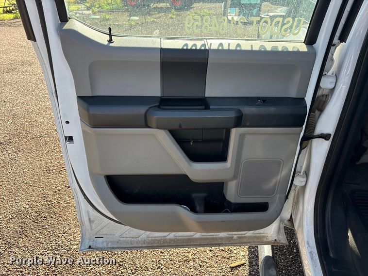 image for item FC2487 2019 Ford F250 Super Duty Crew Cab pickup truck