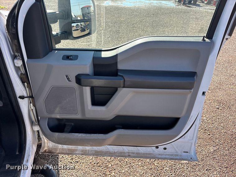 image for item FC2487 2019 Ford F250 Super Duty Crew Cab pickup truck