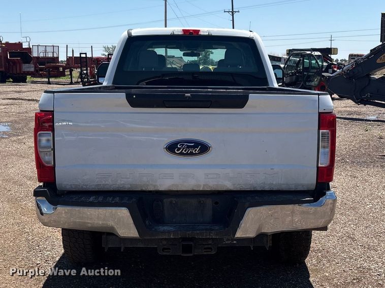 image for item FC2488 2019 Ford F250 Super Duty Crew Cab pickup truck