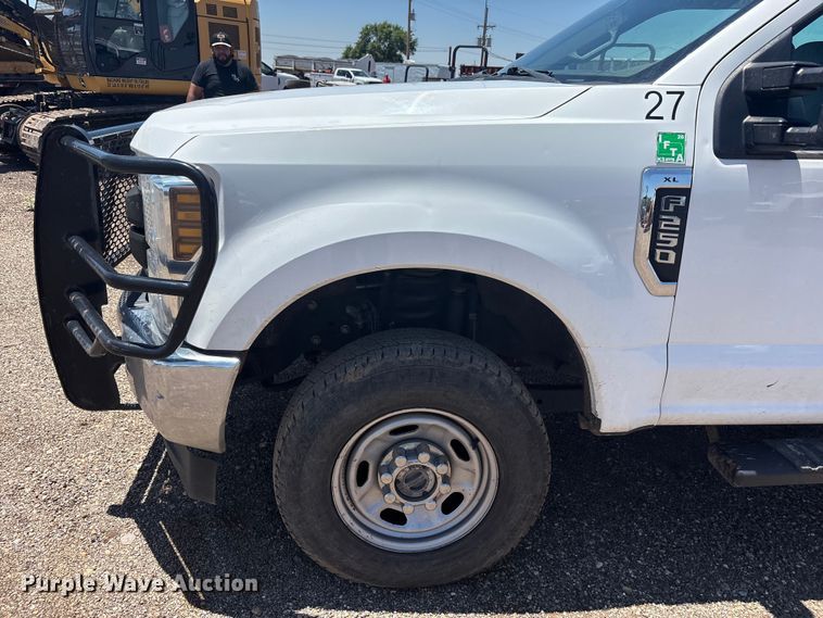 image for item FC2488 2019 Ford F250 Super Duty Crew Cab pickup truck