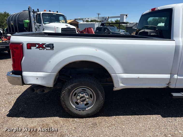 image for item FC2488 2019 Ford F250 Super Duty Crew Cab pickup truck