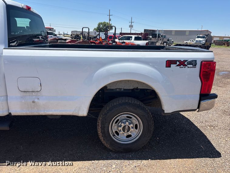 image for item FC2488 2019 Ford F250 Super Duty Crew Cab pickup truck