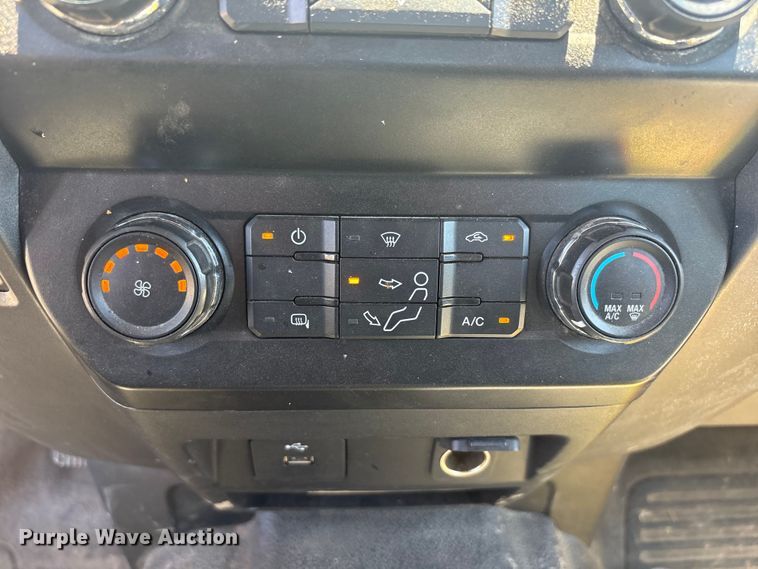 image for item FC2488 2019 Ford F250 Super Duty Crew Cab pickup truck