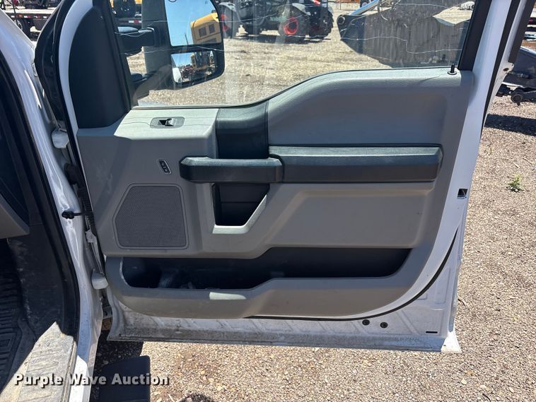 image for item FC2488 2019 Ford F250 Super Duty Crew Cab pickup truck