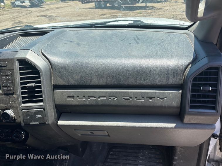 image for item FC2488 2019 Ford F250 Super Duty Crew Cab pickup truck